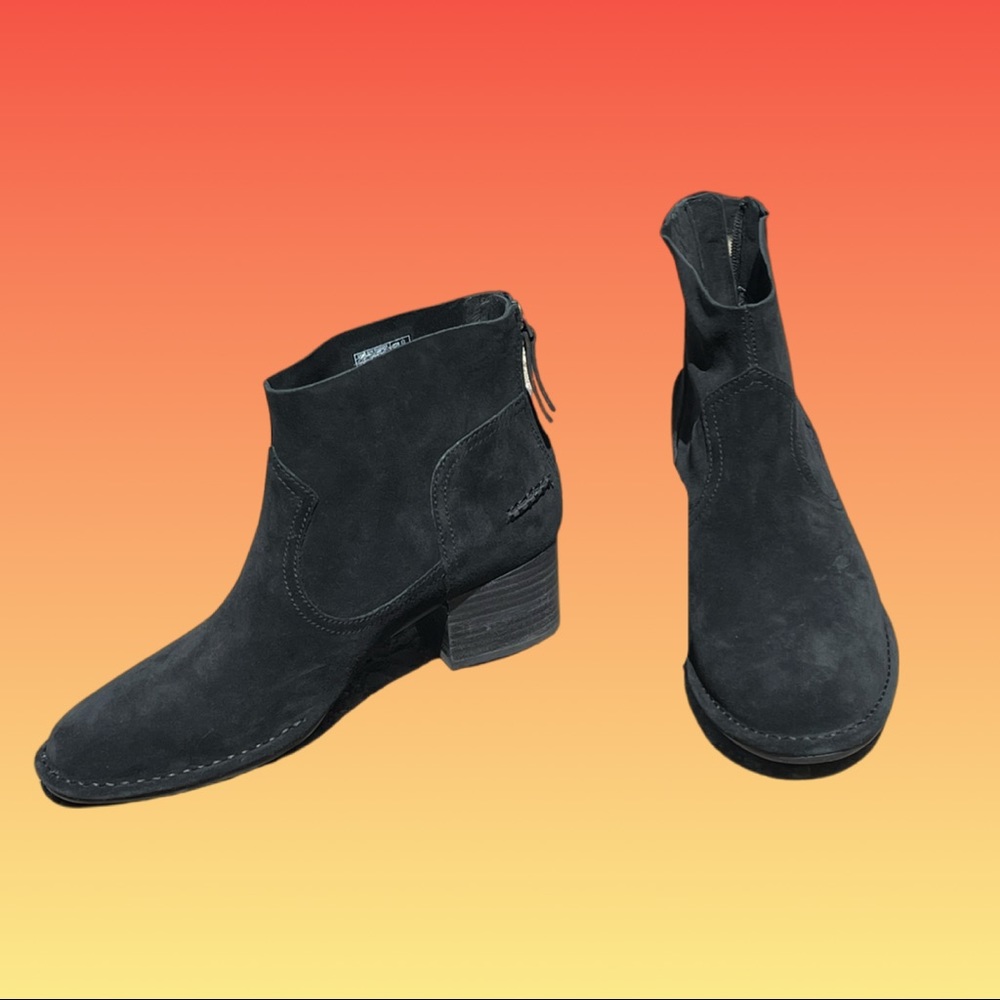 RARE discontinued UGG Bandara Ankle Boots 💙